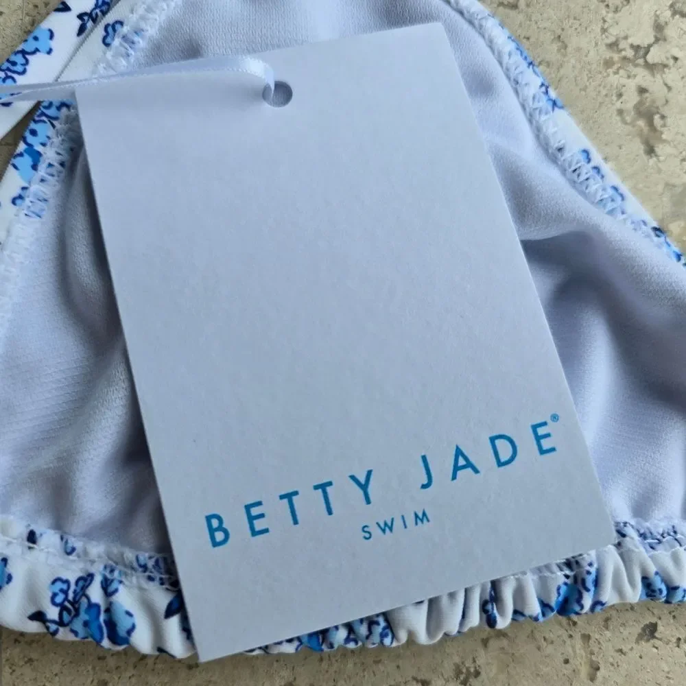 Betty Jade embrace summer